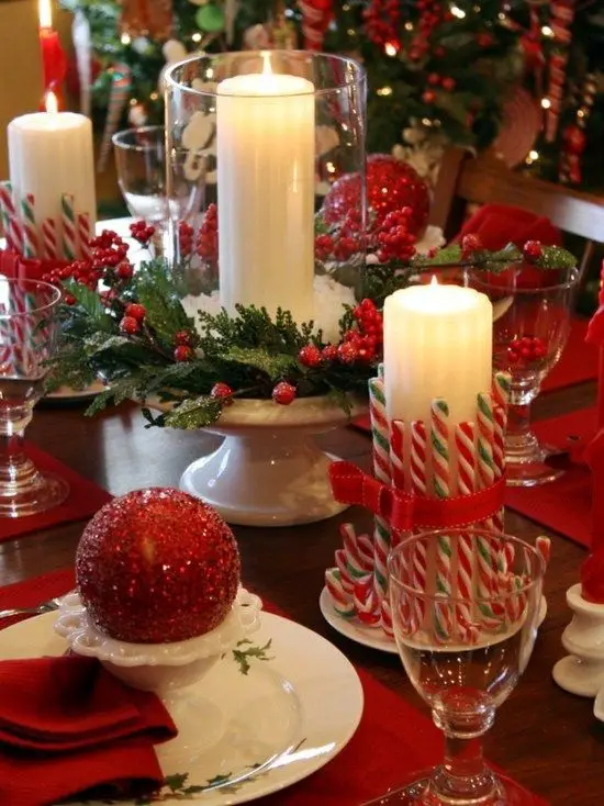 DIY Christmas decorating ideas.  Cute idea for candles on the table.  It