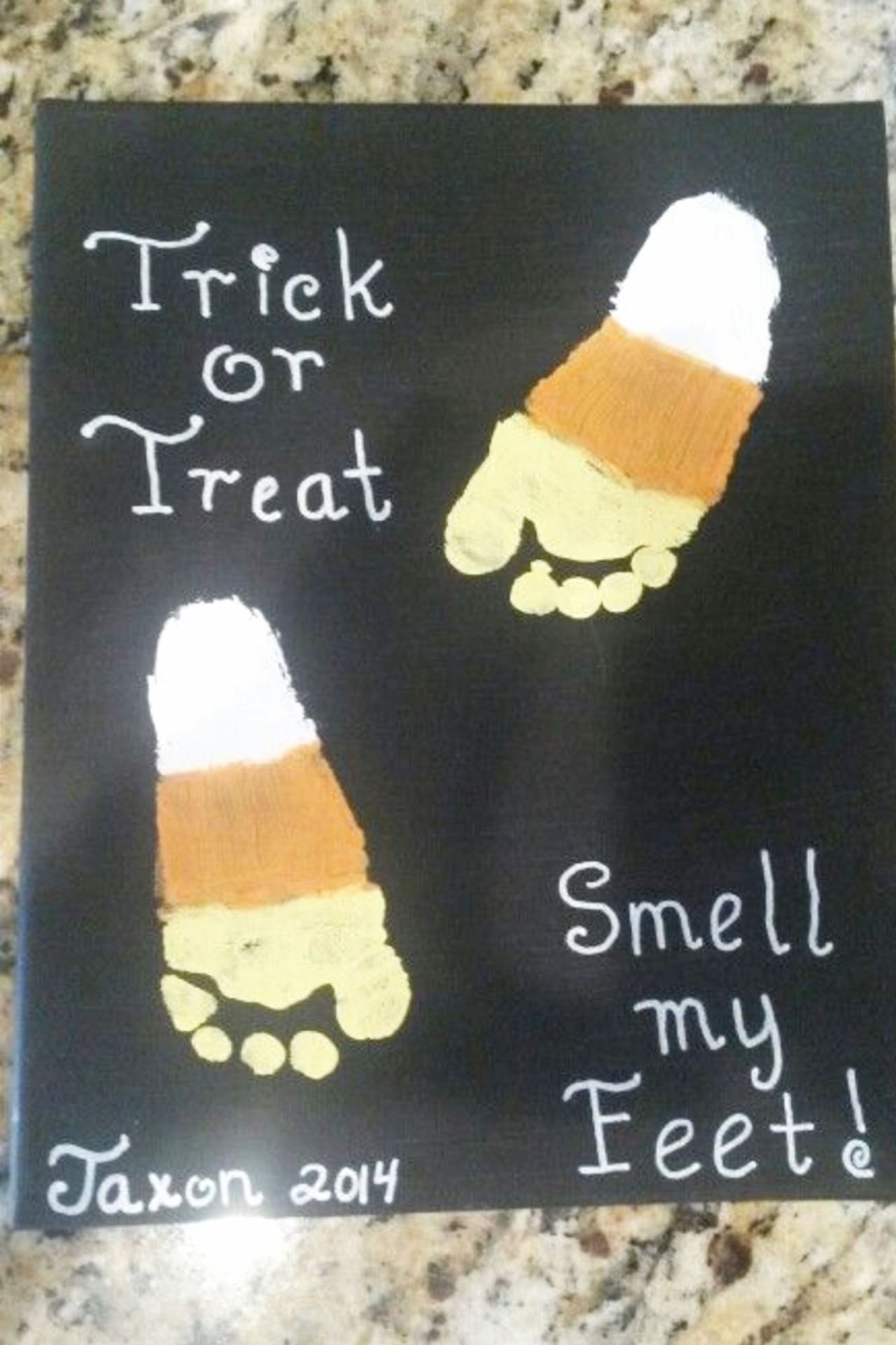 Halloween Art Projects for Toddlers! -fall art activities for toddlers and fun fall crafts for Sunday school, Pre-K, homeschool, and early childhood classrooms...  Fall Crafts For Toddlers To Make - Simple Fall Crafts and Art Projects For Toddlers in Preschool, Daycare, Pre-K and Sunday School to Make At School or Home - Celebrate the Fall season by having the children in your class make these Fall crafts with hand prints, leaves, Halloween ghosts, pumpkins and other fun Autumn Fall art projects to take home or to decorate your classroom.