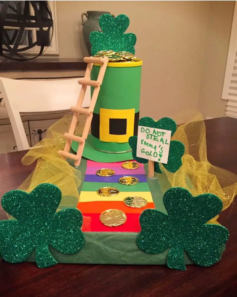 leprechaun trap ideas - shoebox lid leprechaun trap box - simple St Particks Day crafts for kids - kindergarten, preschool prek, 1st grade and kids of all ages