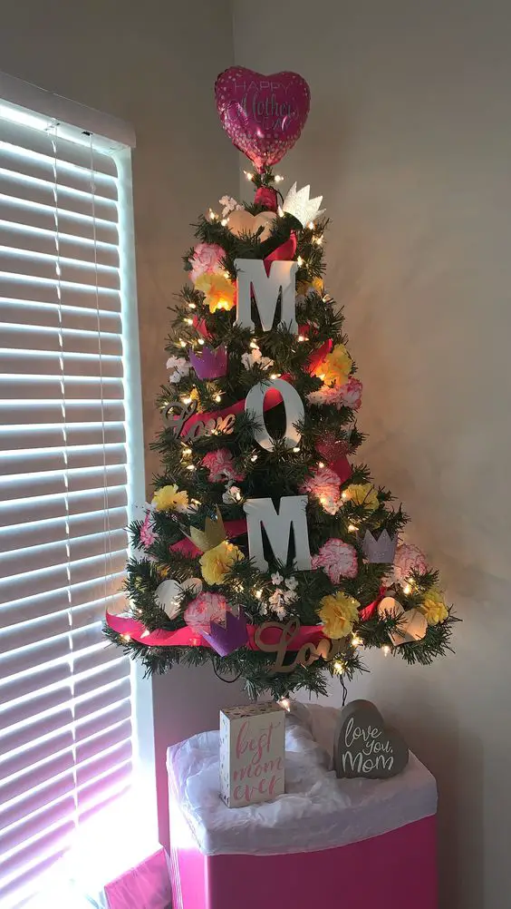 Mother's Day Christmas Tree Trends - unique mothers day party decorating ideas