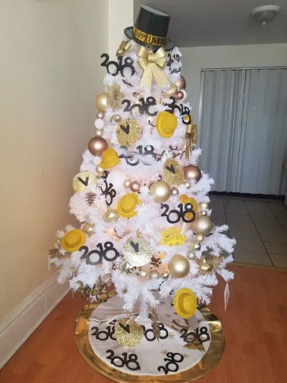 unique New Year's Eve party decorations - New Years Christmas Tree decorating ideas