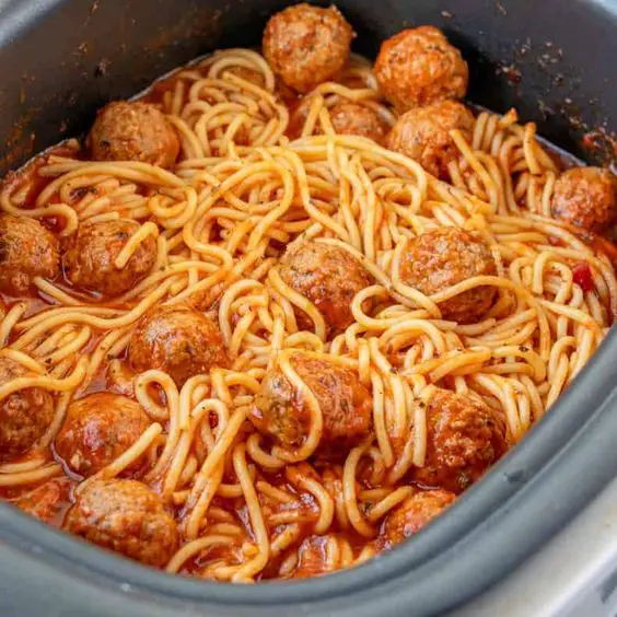 inexpensive meals for a large group, potluck at work or party crowd - one pot pasta with meatballs